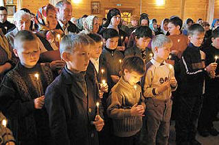 Вместе со взрослыми на освящении нового храма были и маленькие ученики бердской православной гимназии